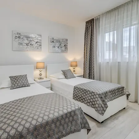 Aurora Mare Villa *