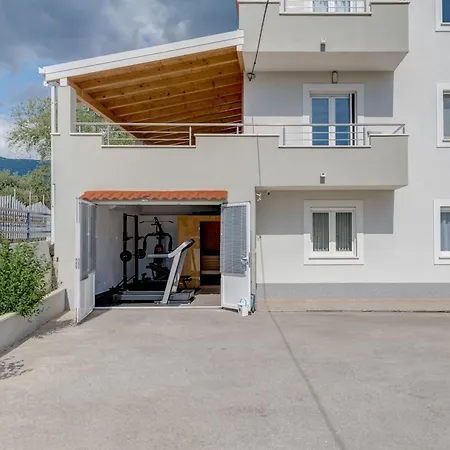 Aurora Mare Villa *